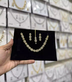 Zircon necklace set with teeka