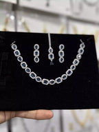 Zircon necklace set with teeka