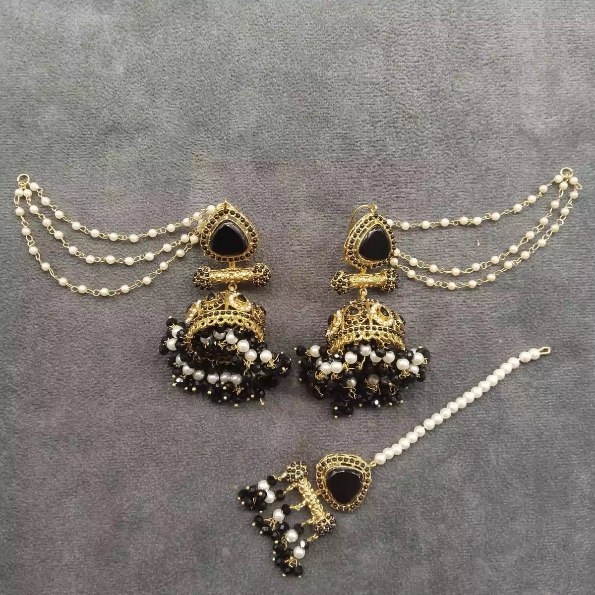 Elegant jhumki teeka with saharay