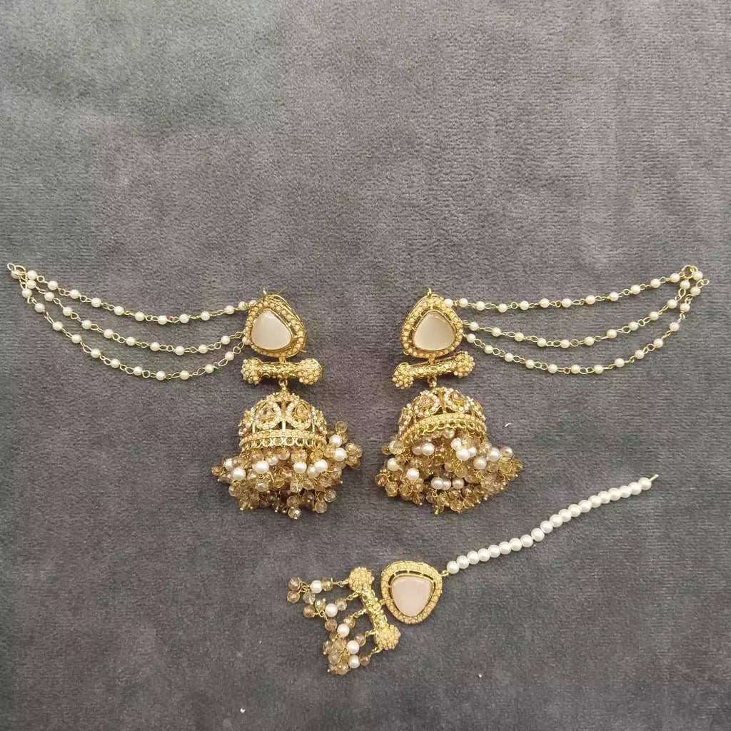 Elegant jhumki teeka with saharay