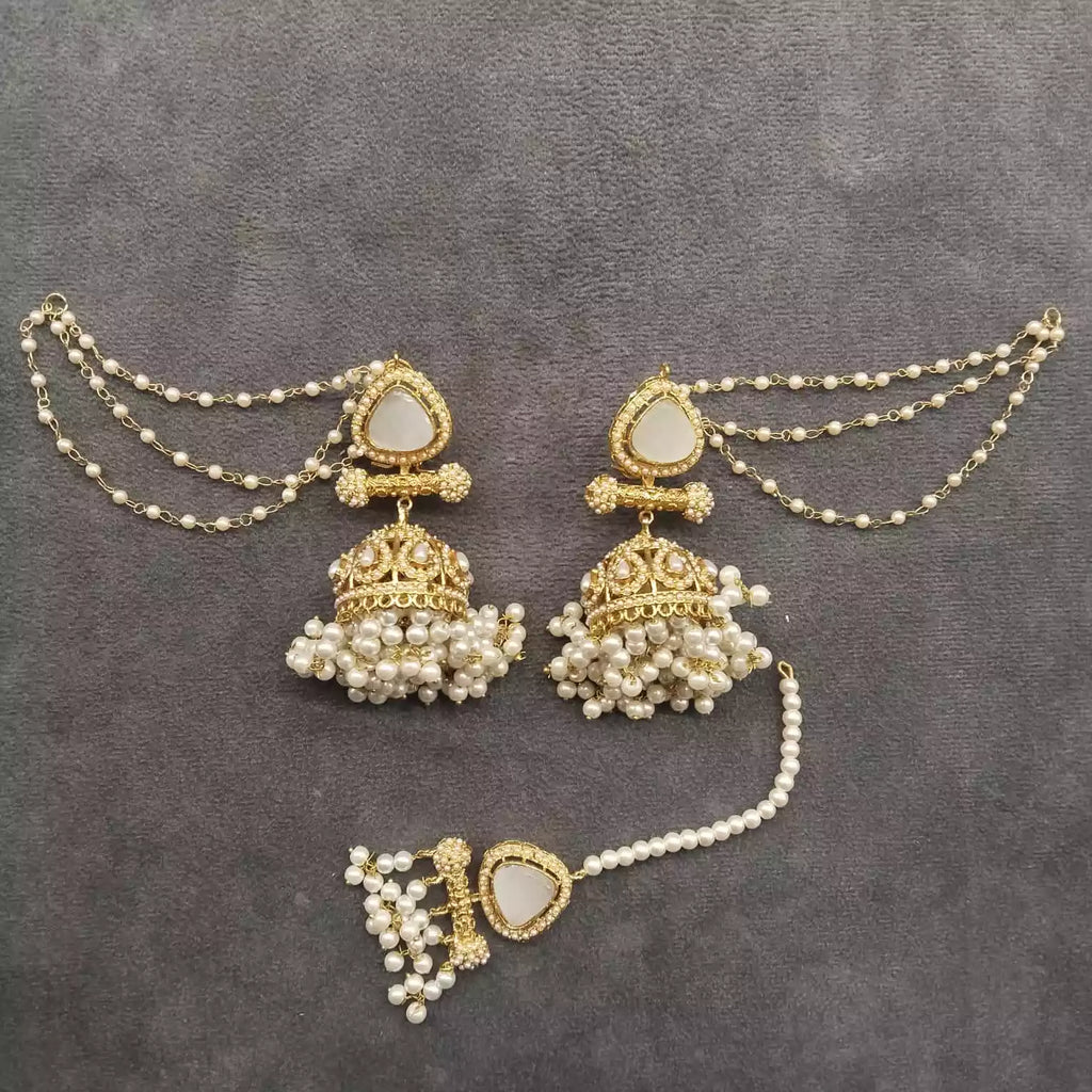 Elegant jhumki teeka with saharay