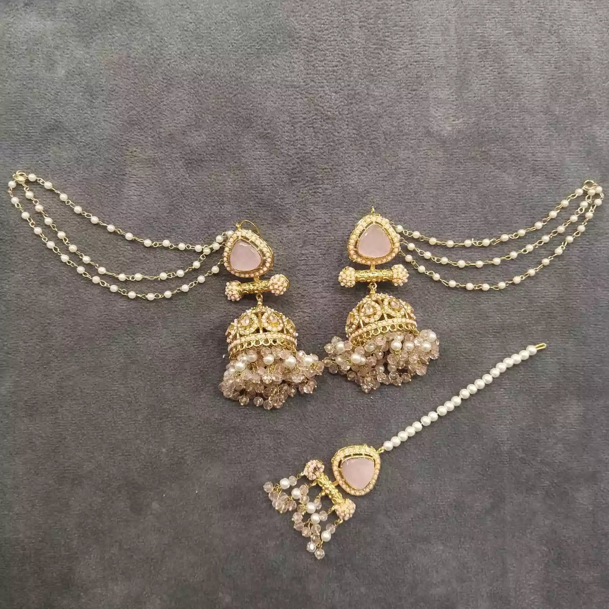 Elegant jhumki teeka with saharay