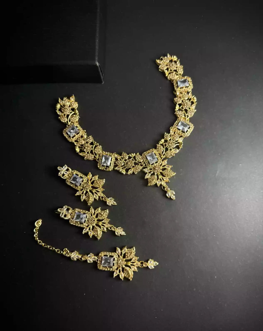 Zircon necklace set
