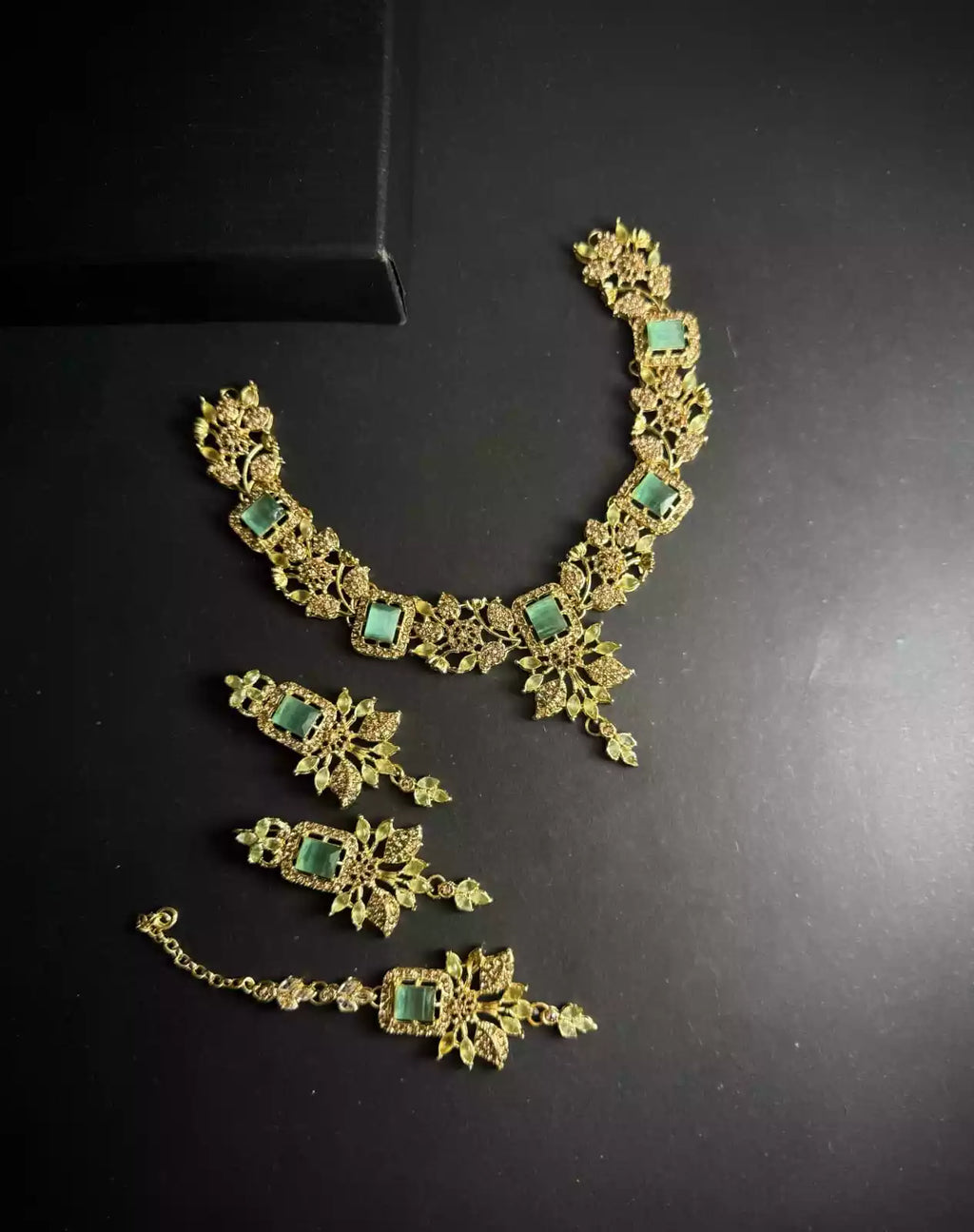 Zircon necklace set
