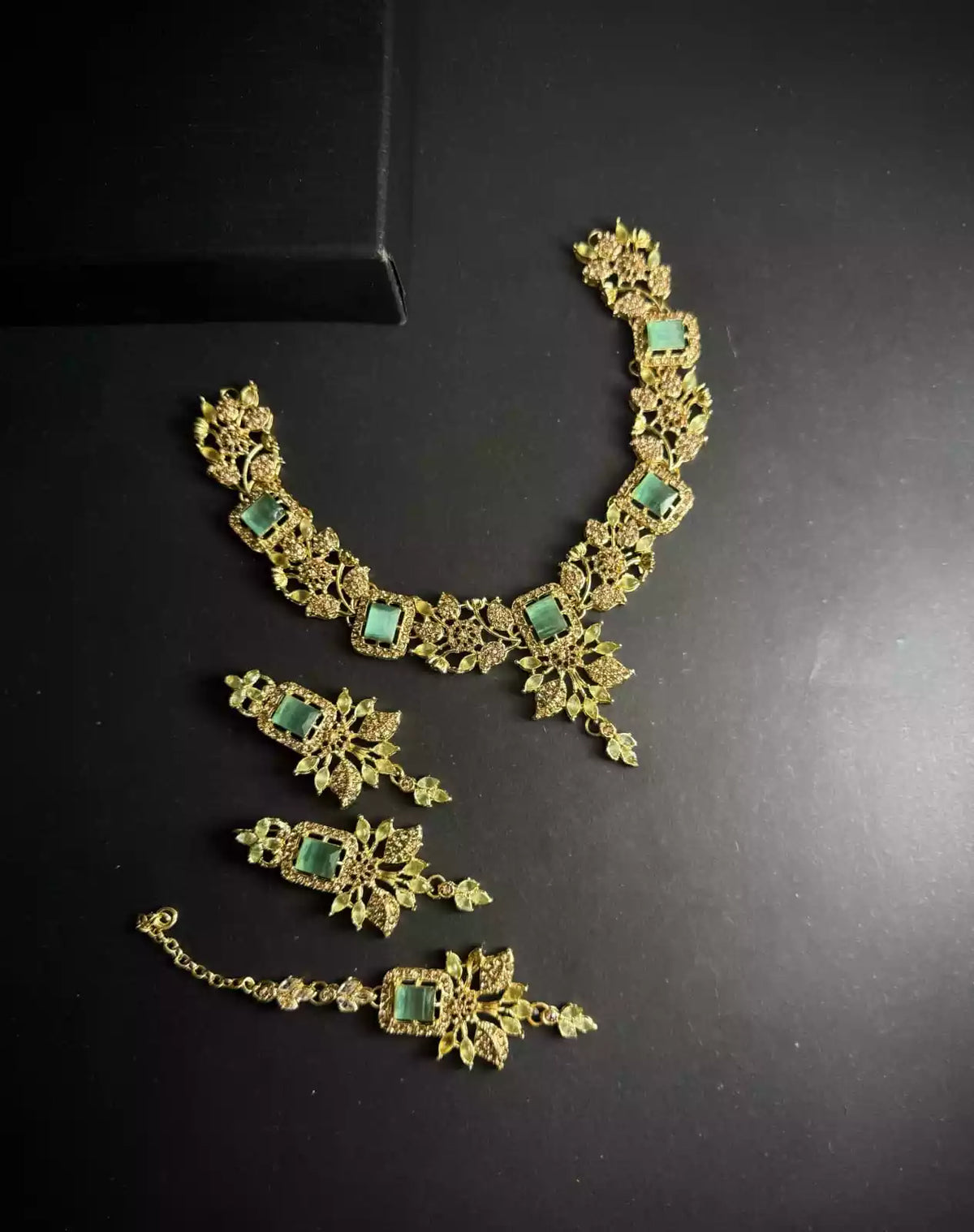 Zircon necklace set