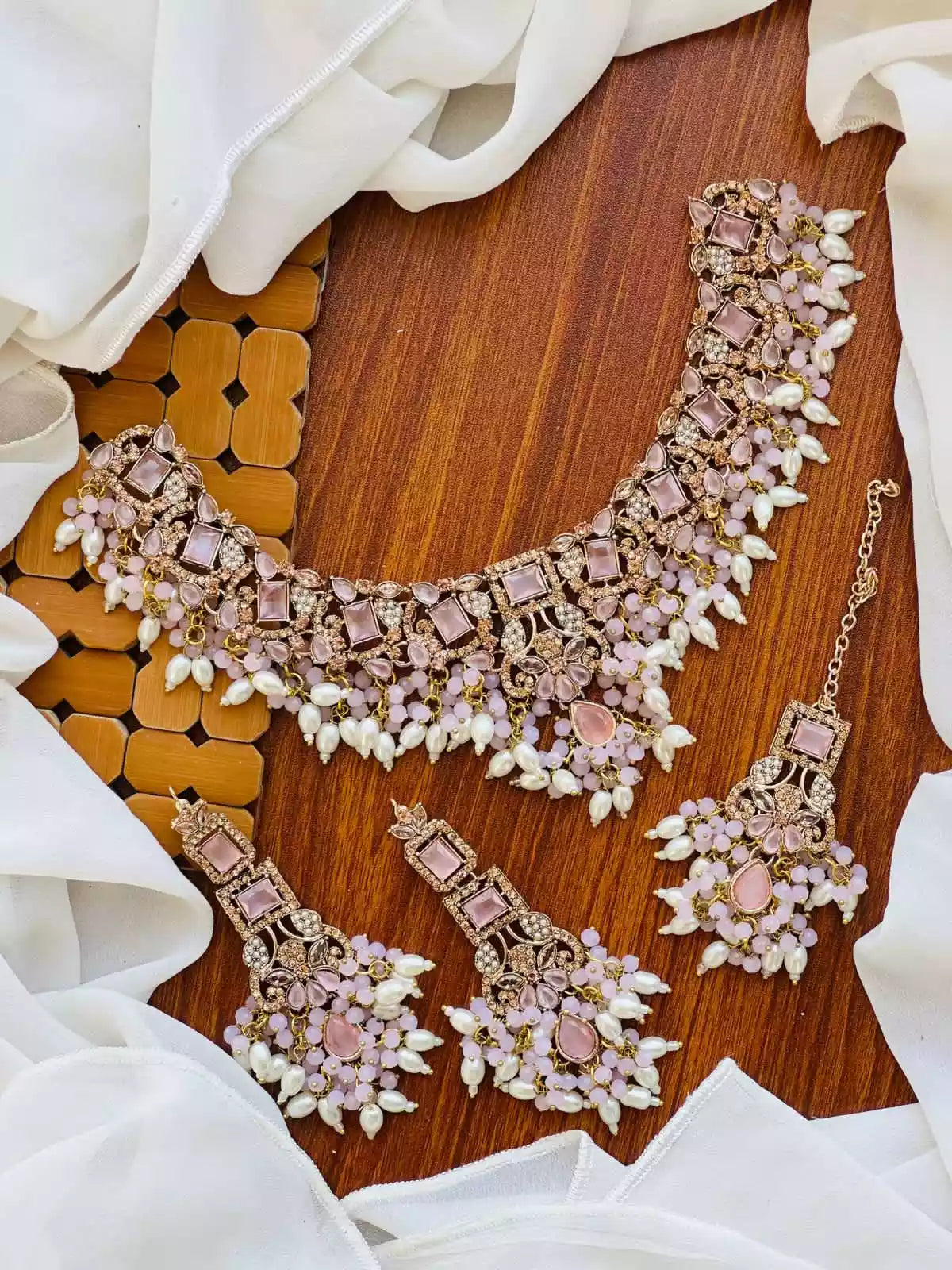 Heavy pearl necklace set