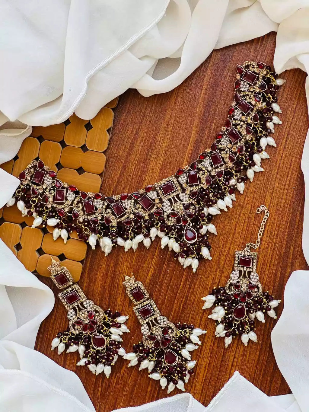 Heavy pearl necklace set