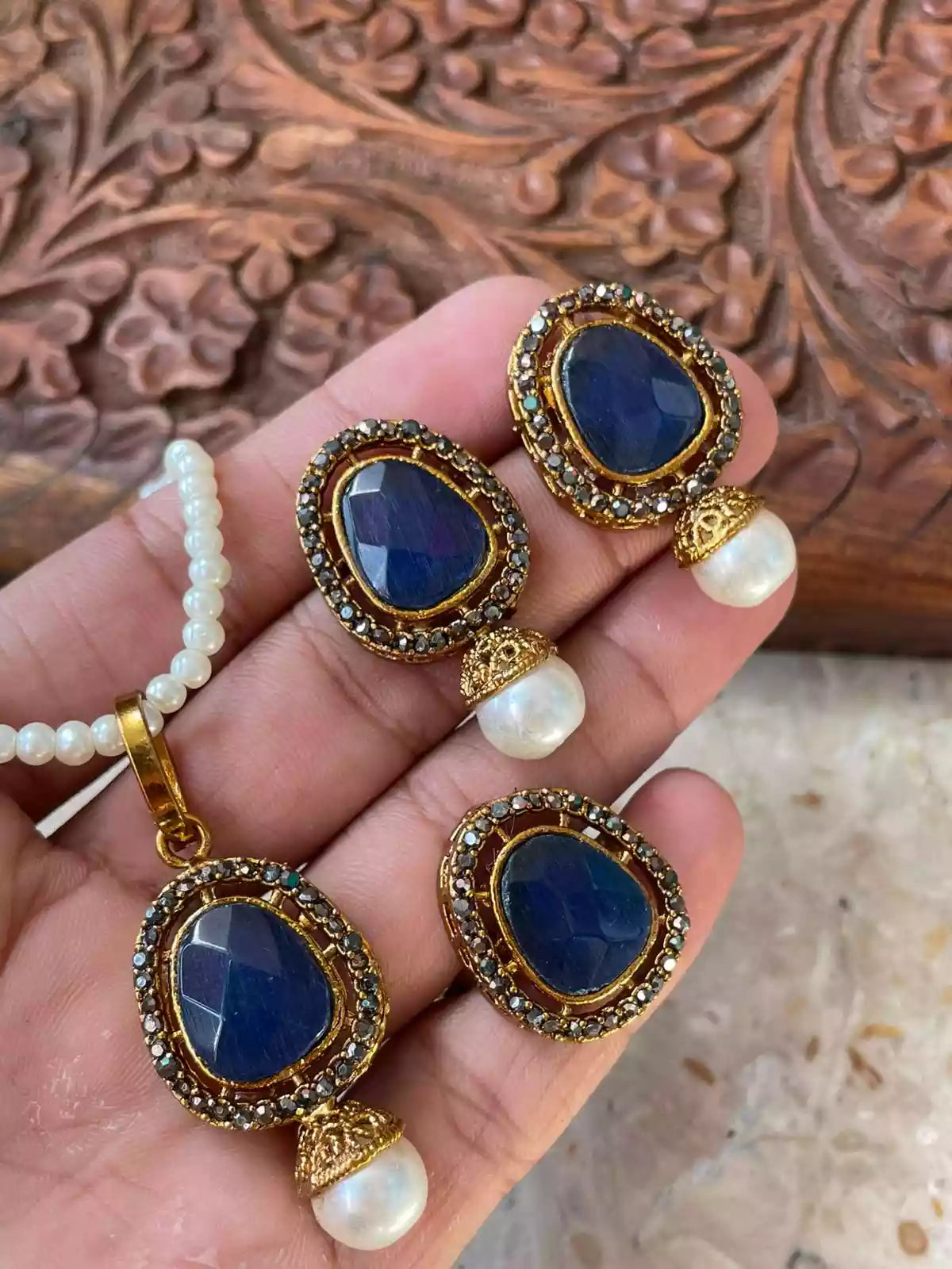 Zircon pendant set with ring Main image