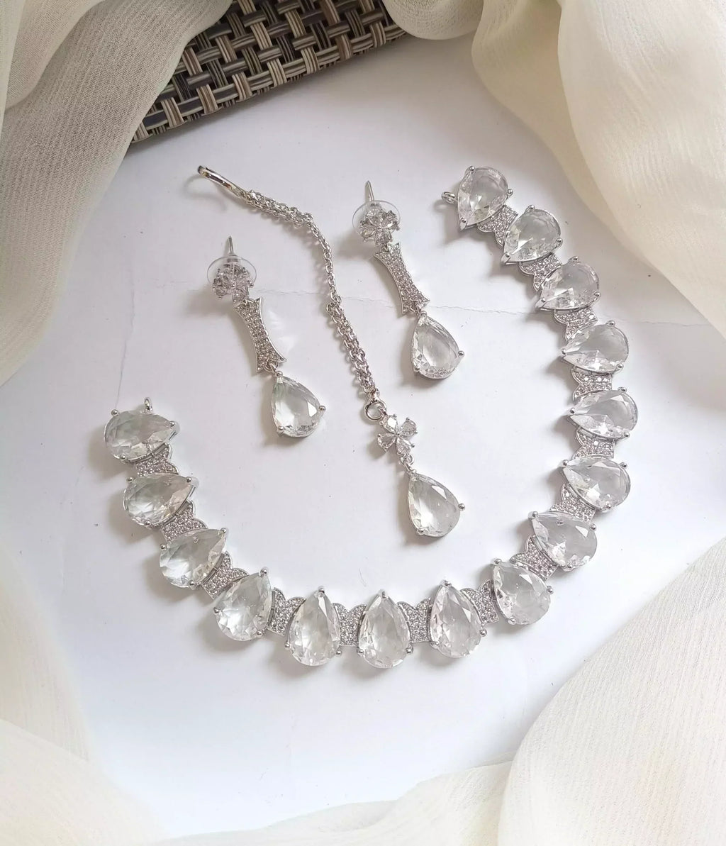 Big stone necklace set with teeka