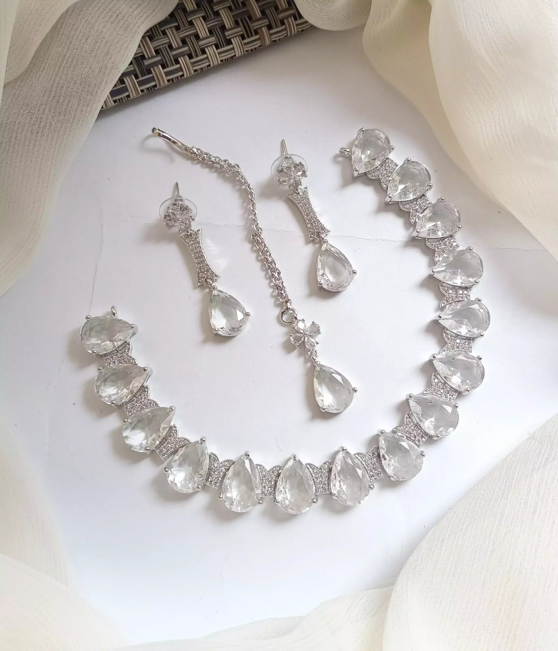 Big stone necklace set with teeka