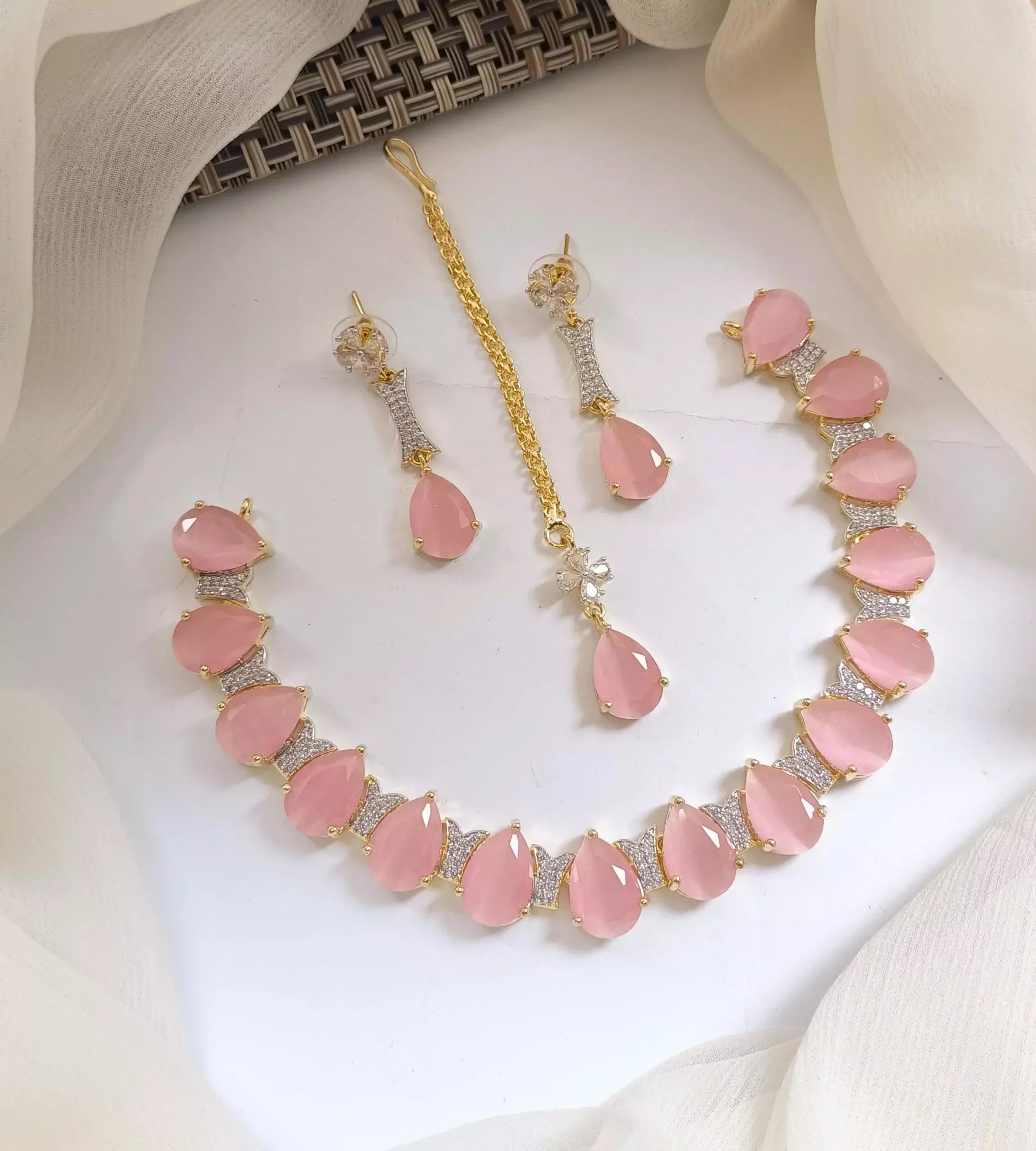 Big stone necklace set with teeka Secondary image