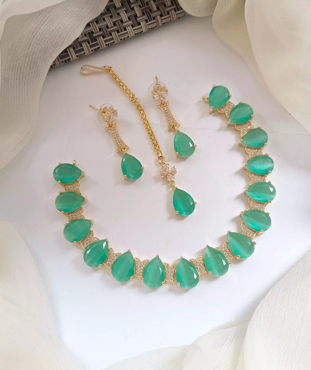 Big stone necklace set with teeka