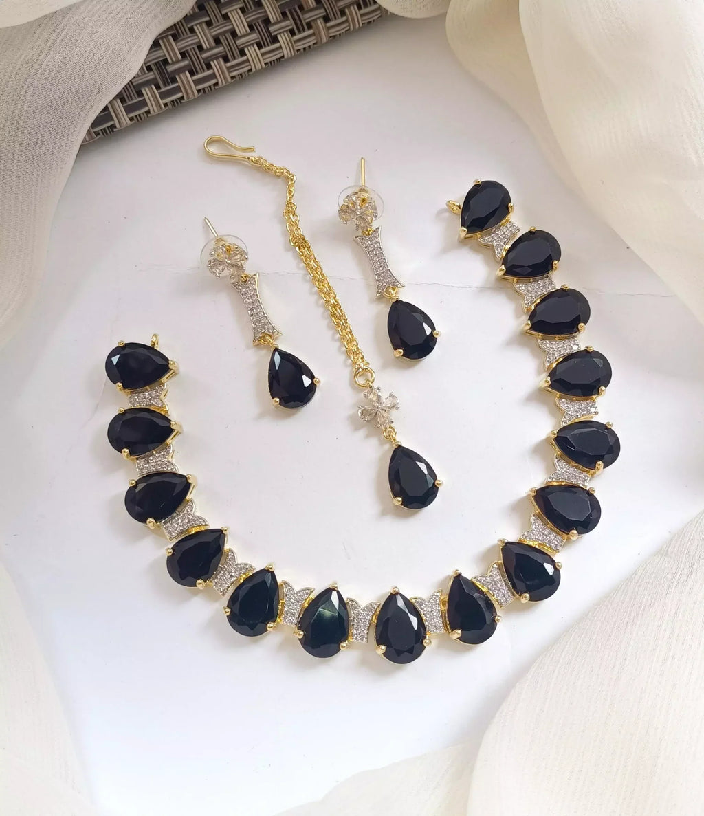 Big stone necklace set with teeka