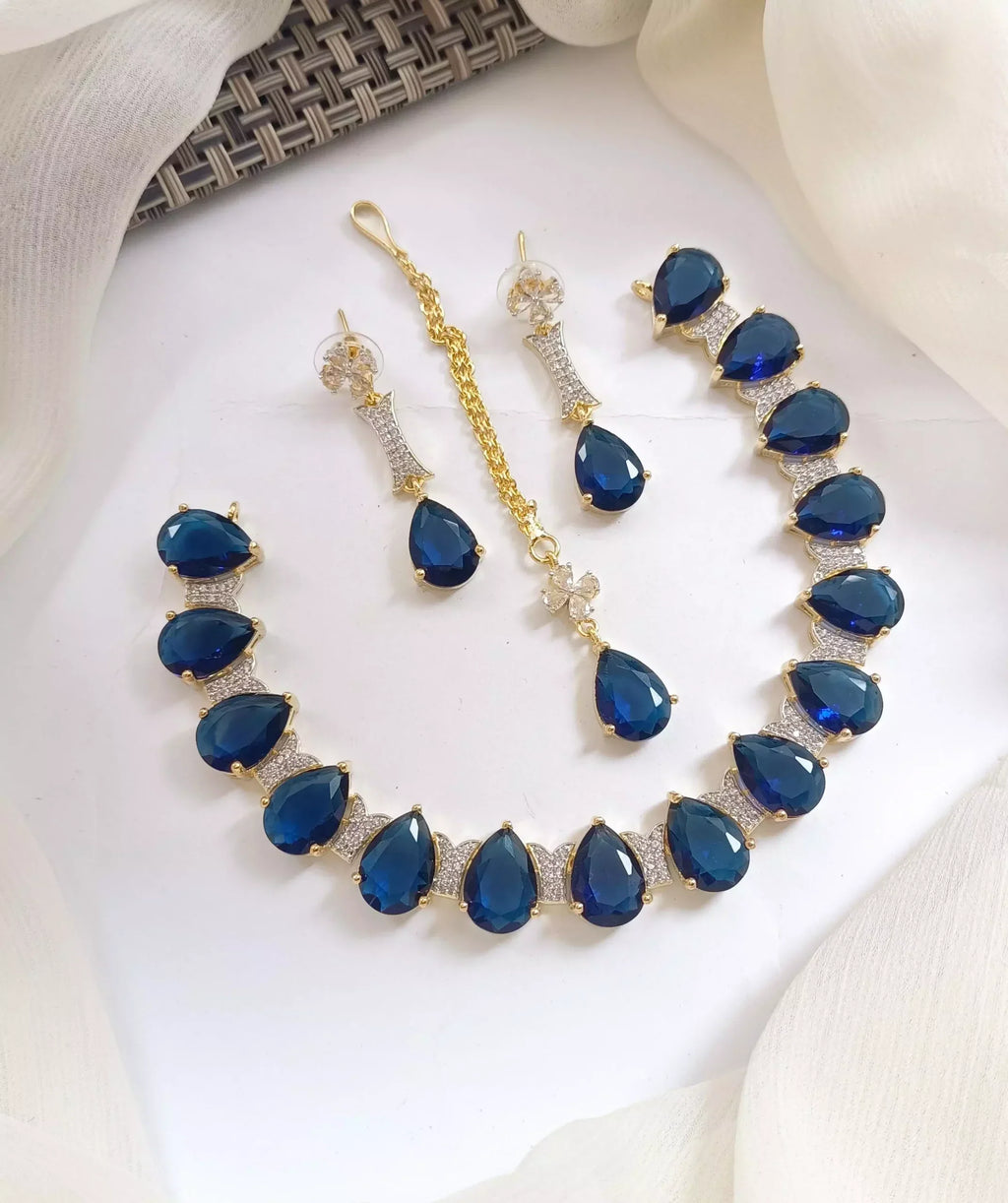 Big stone necklace set with teeka