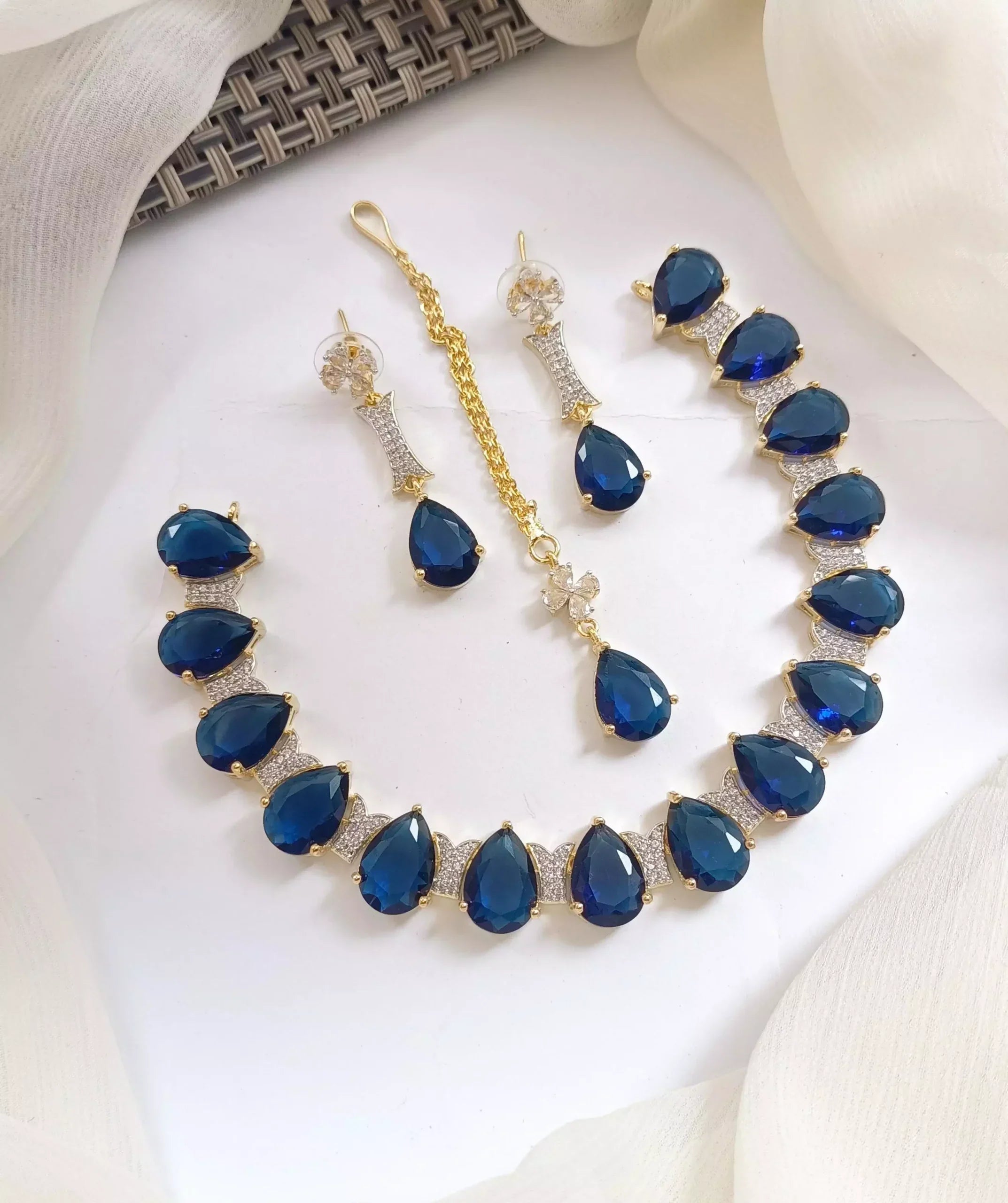 Big stone necklace set with teeka