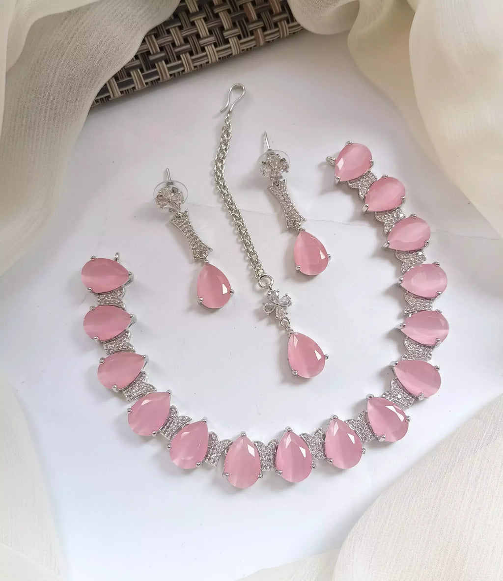 Big stone necklace set with teeka