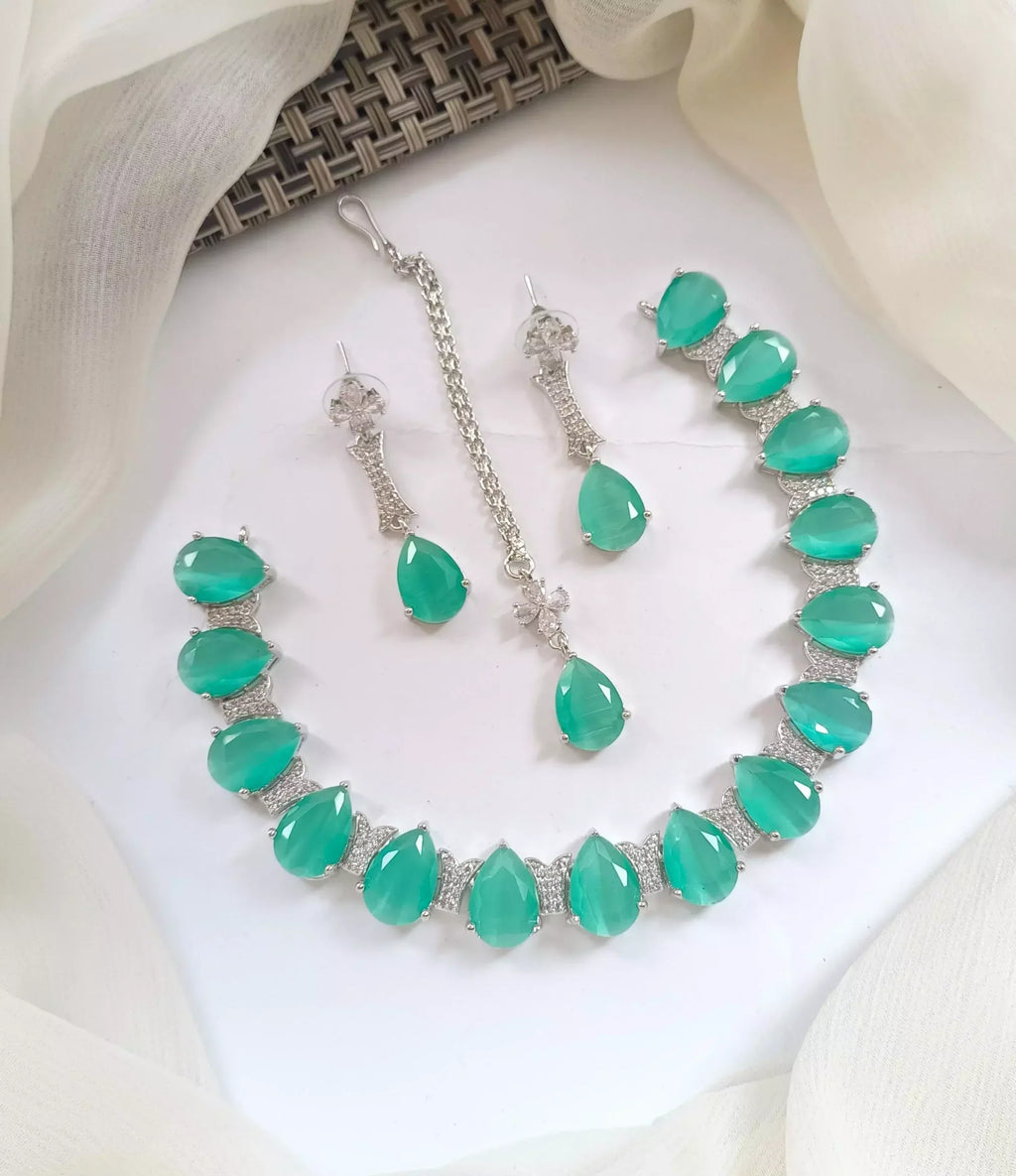 Big stone necklace set with teeka