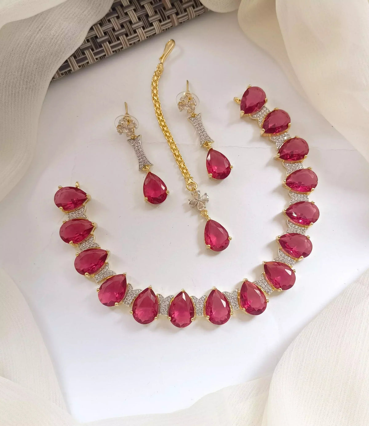 Big stone necklace set with teeka Main image