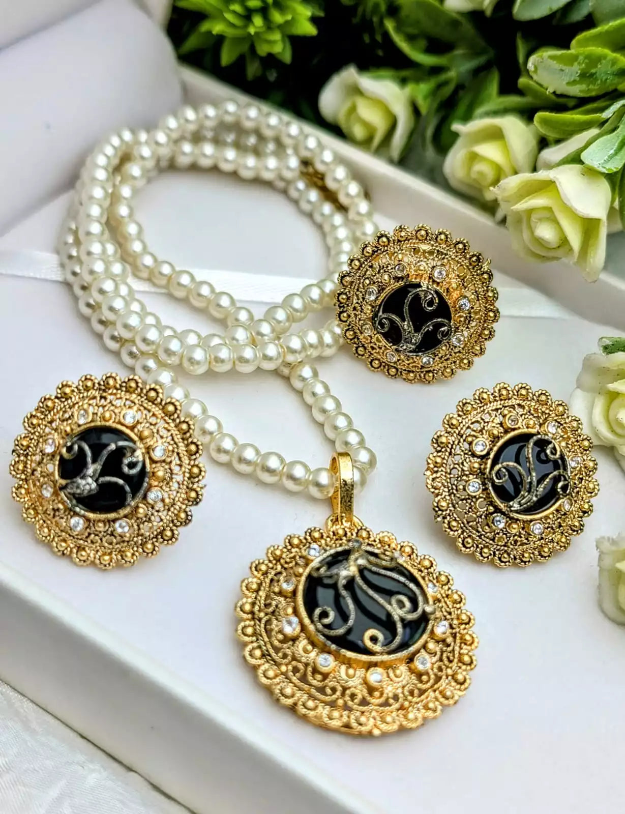 Egyptian pendant set