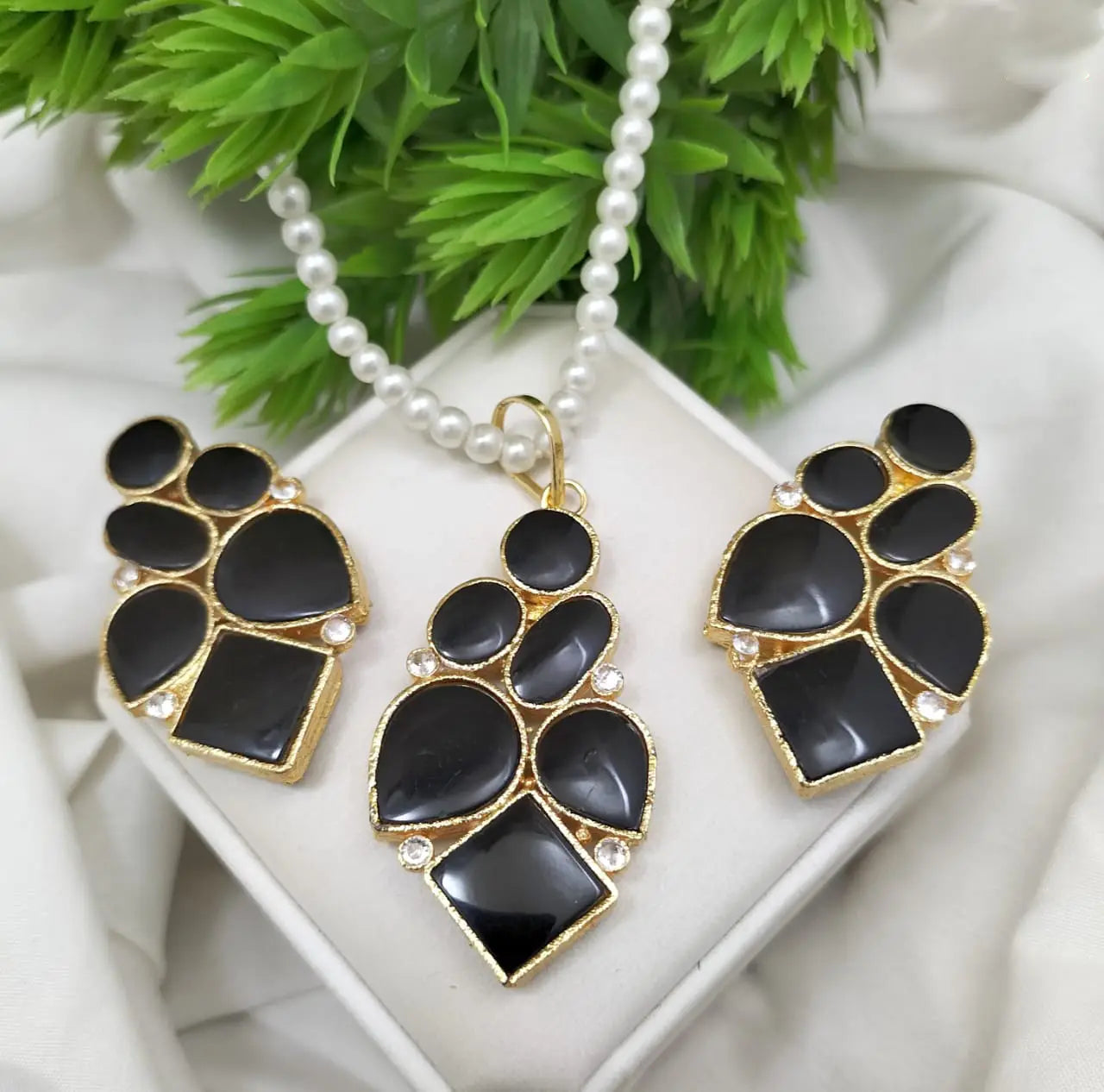 Egyptian pendant set