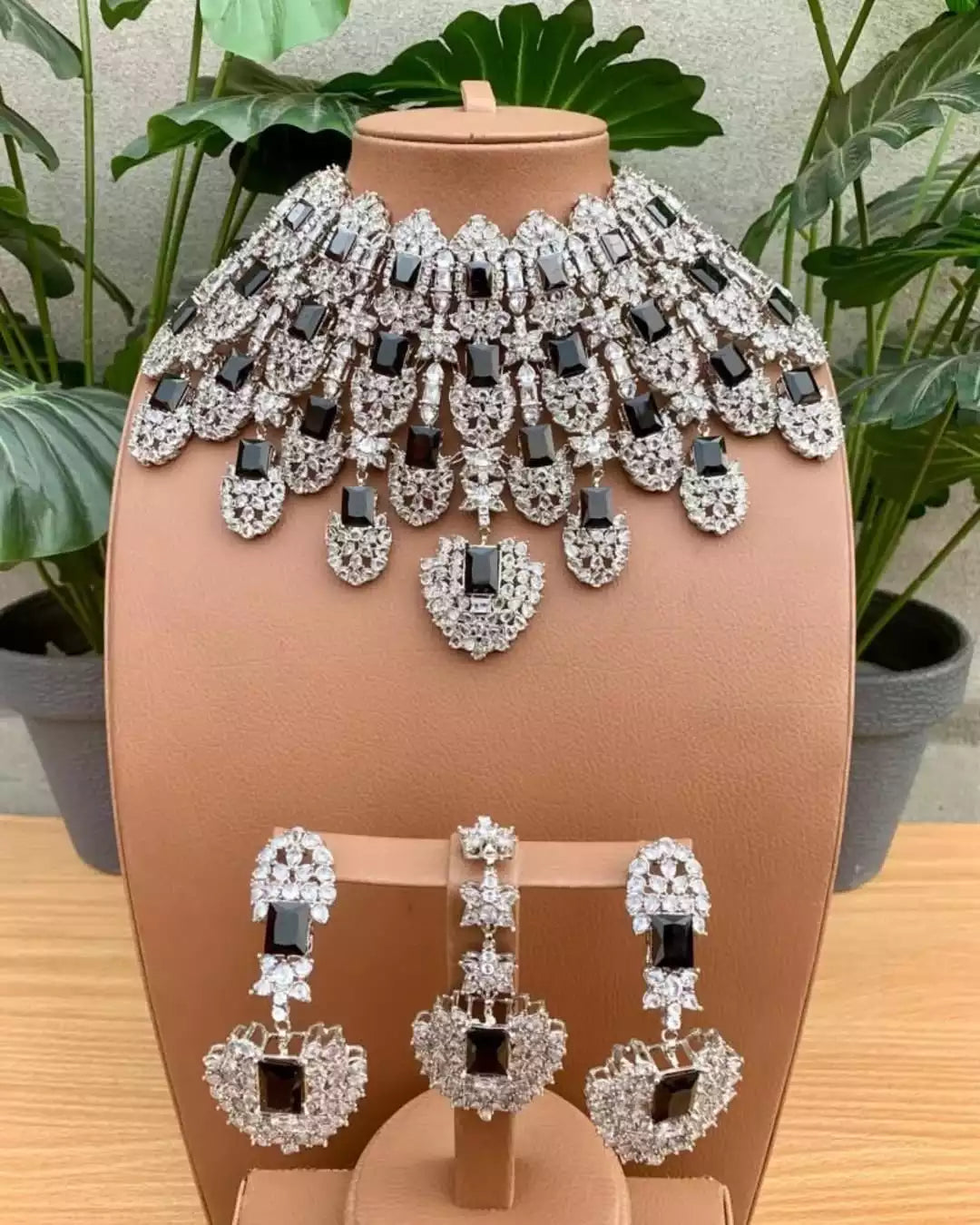 Kiara Advani bridal set Secondary image