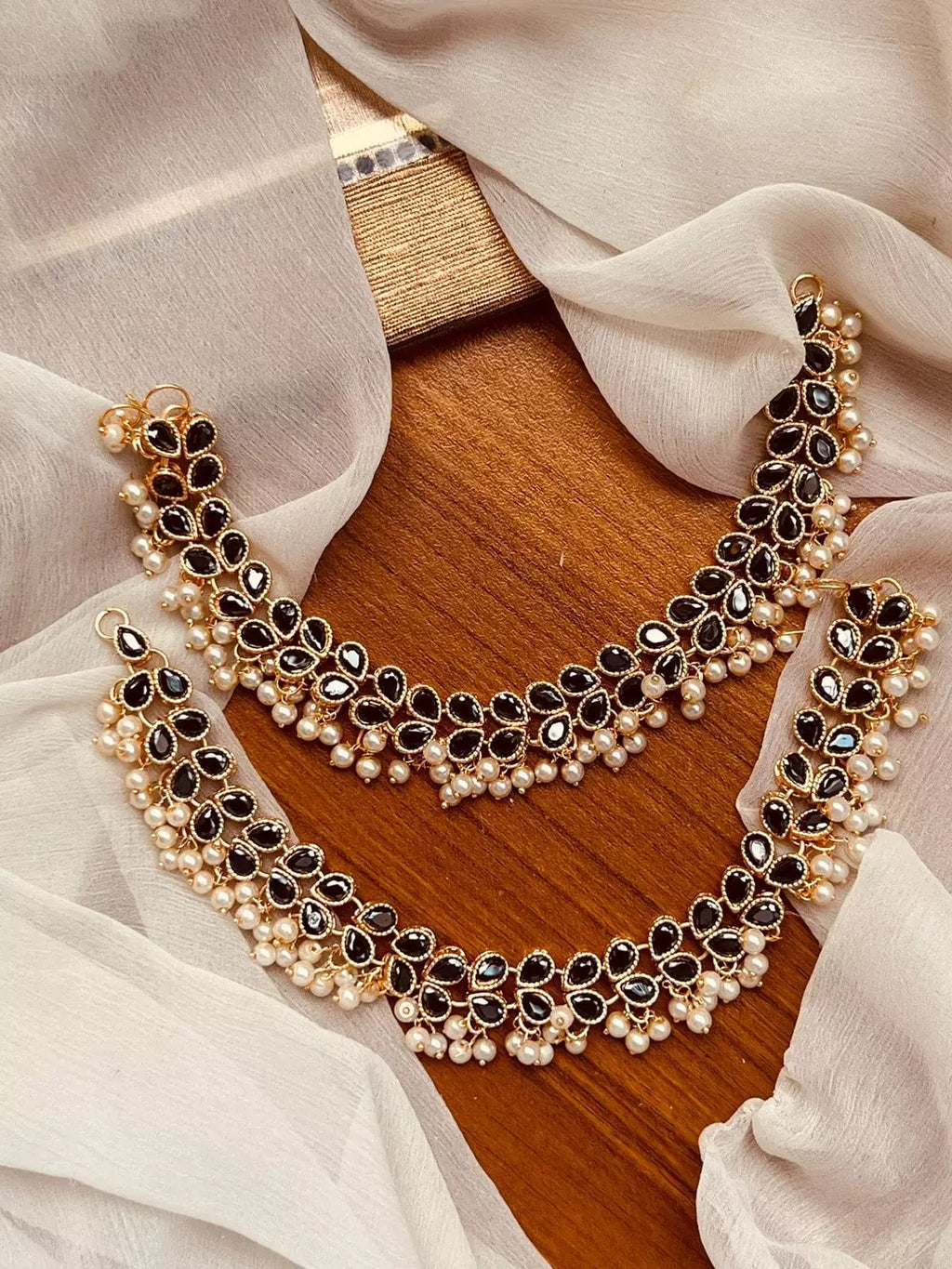 Elegant anklet pair