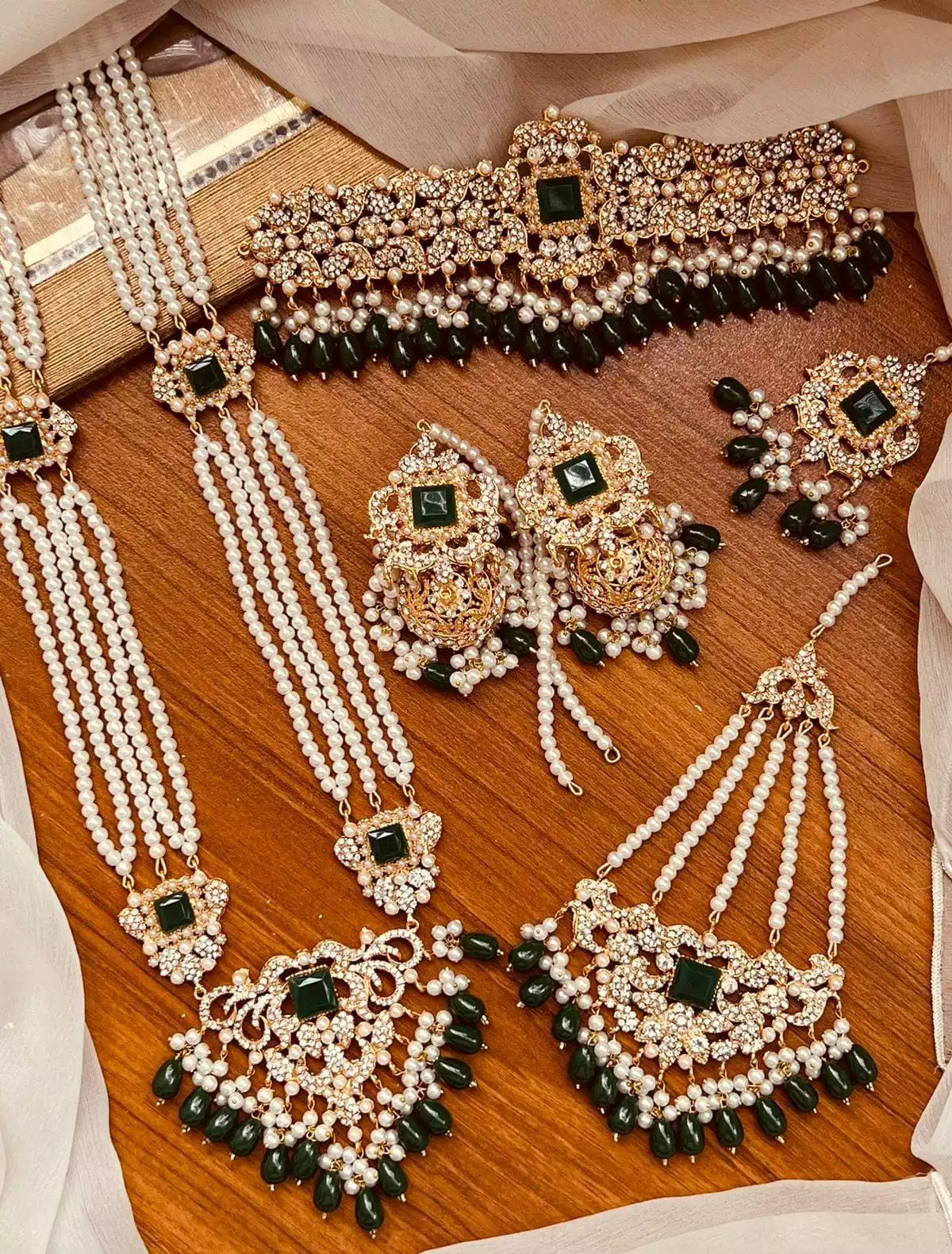ROYAL Pearl bridal set Secondary image