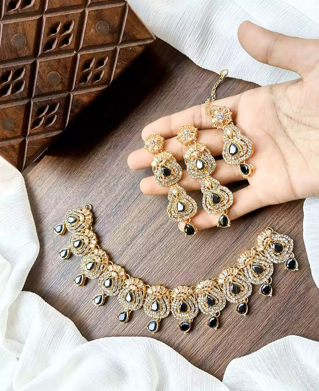 Zircon necklace set with long earrings