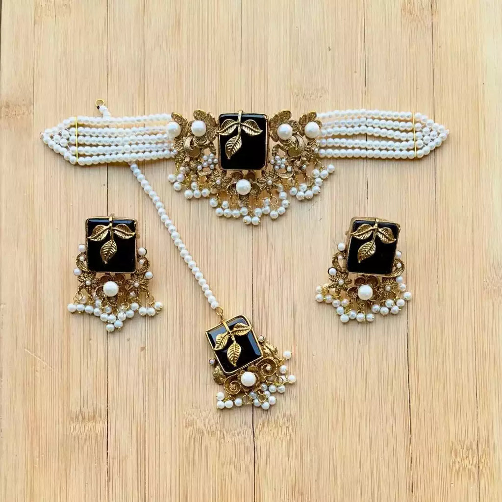 Designer choker set with teeka