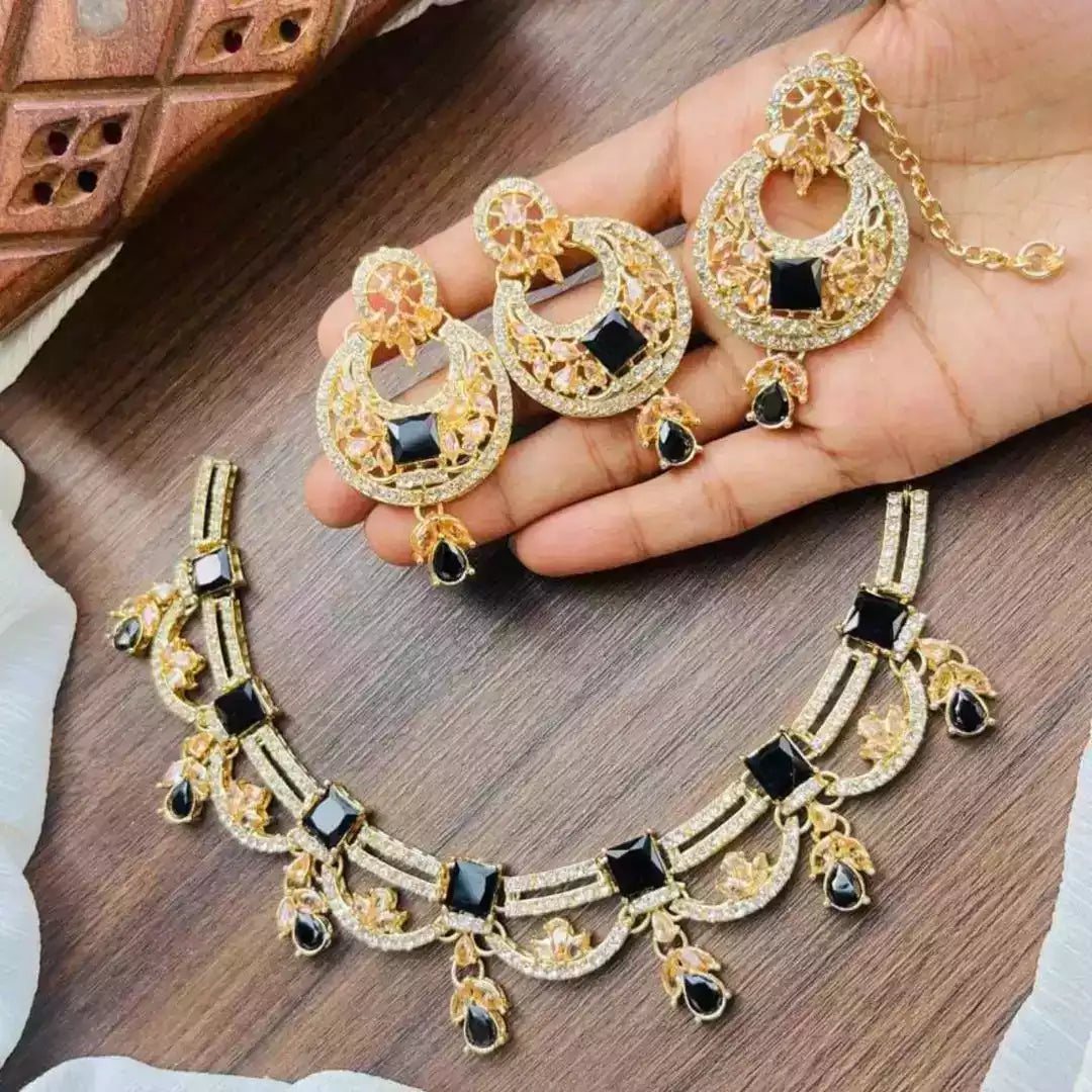 Zircon necklace set with teeka