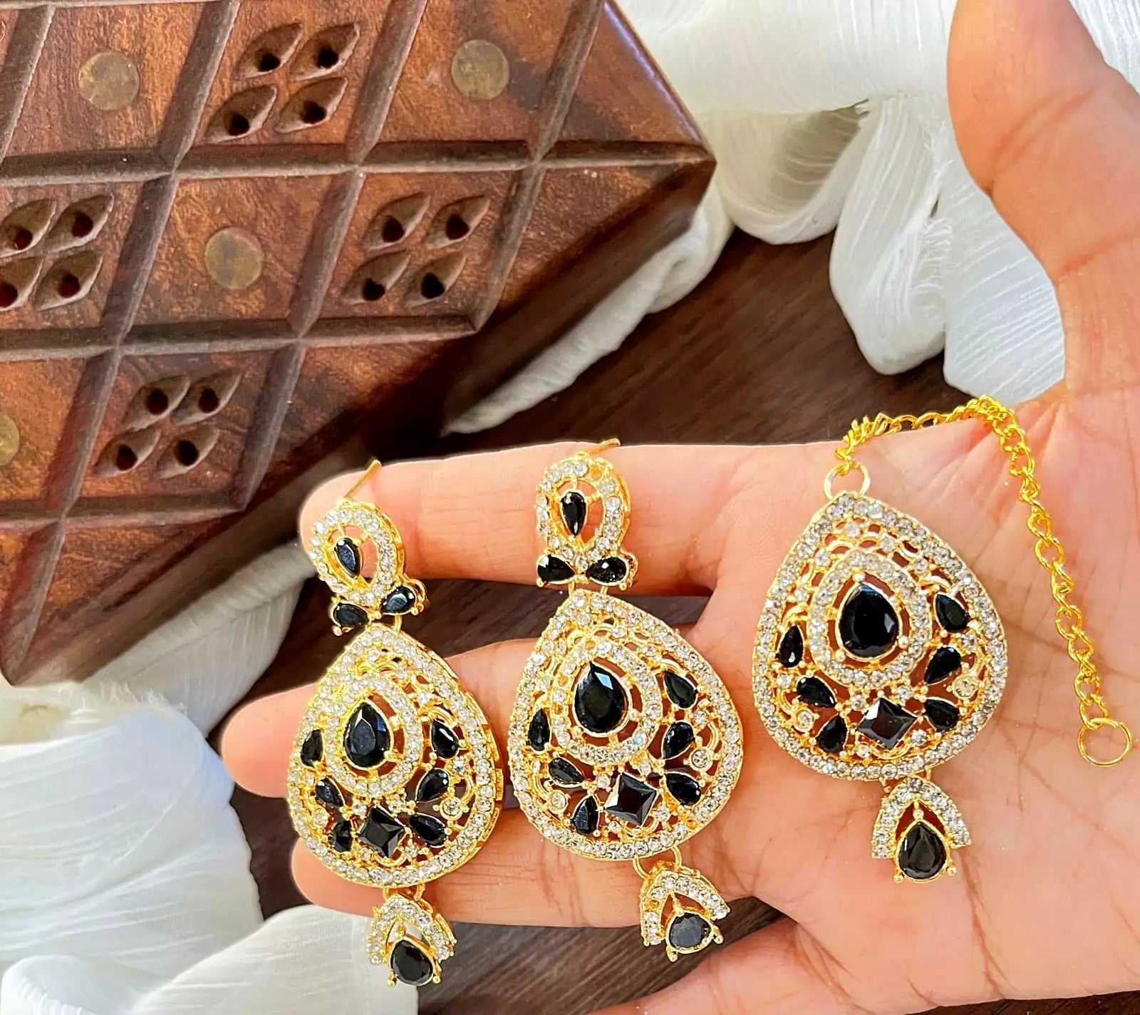 Zircon earrings teeka