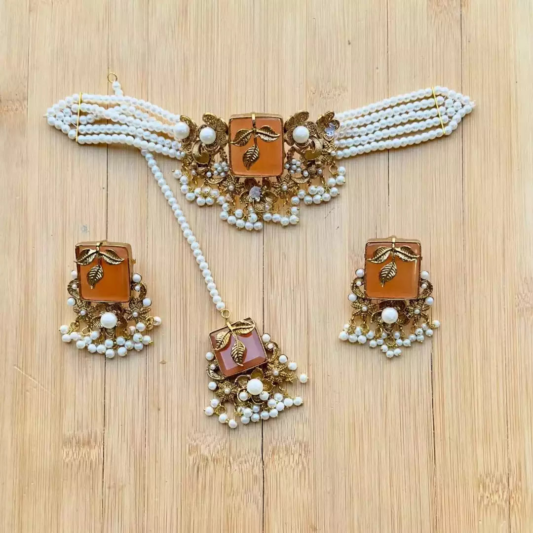 Designer choker set with teeka