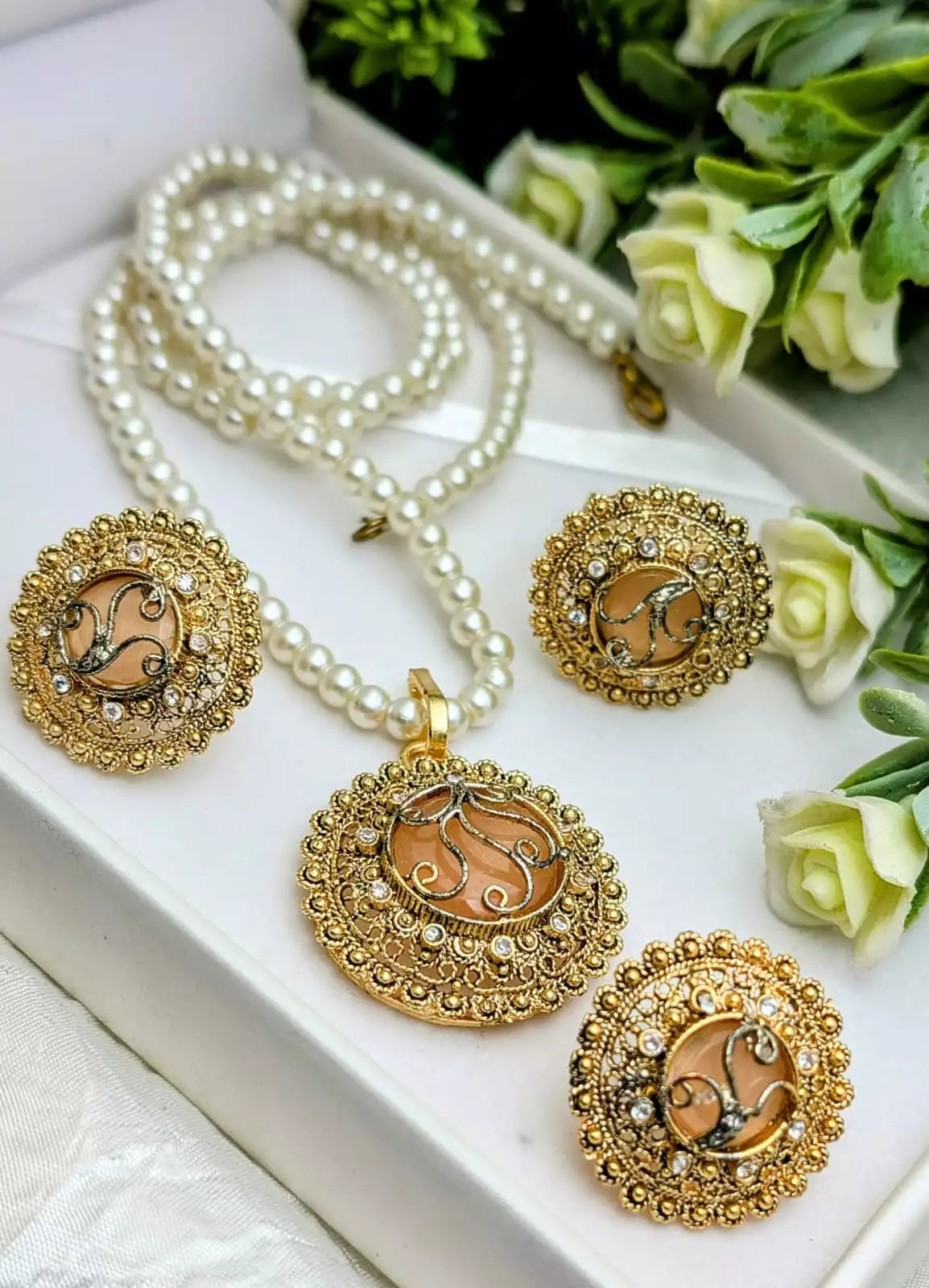Egyptian pendant set