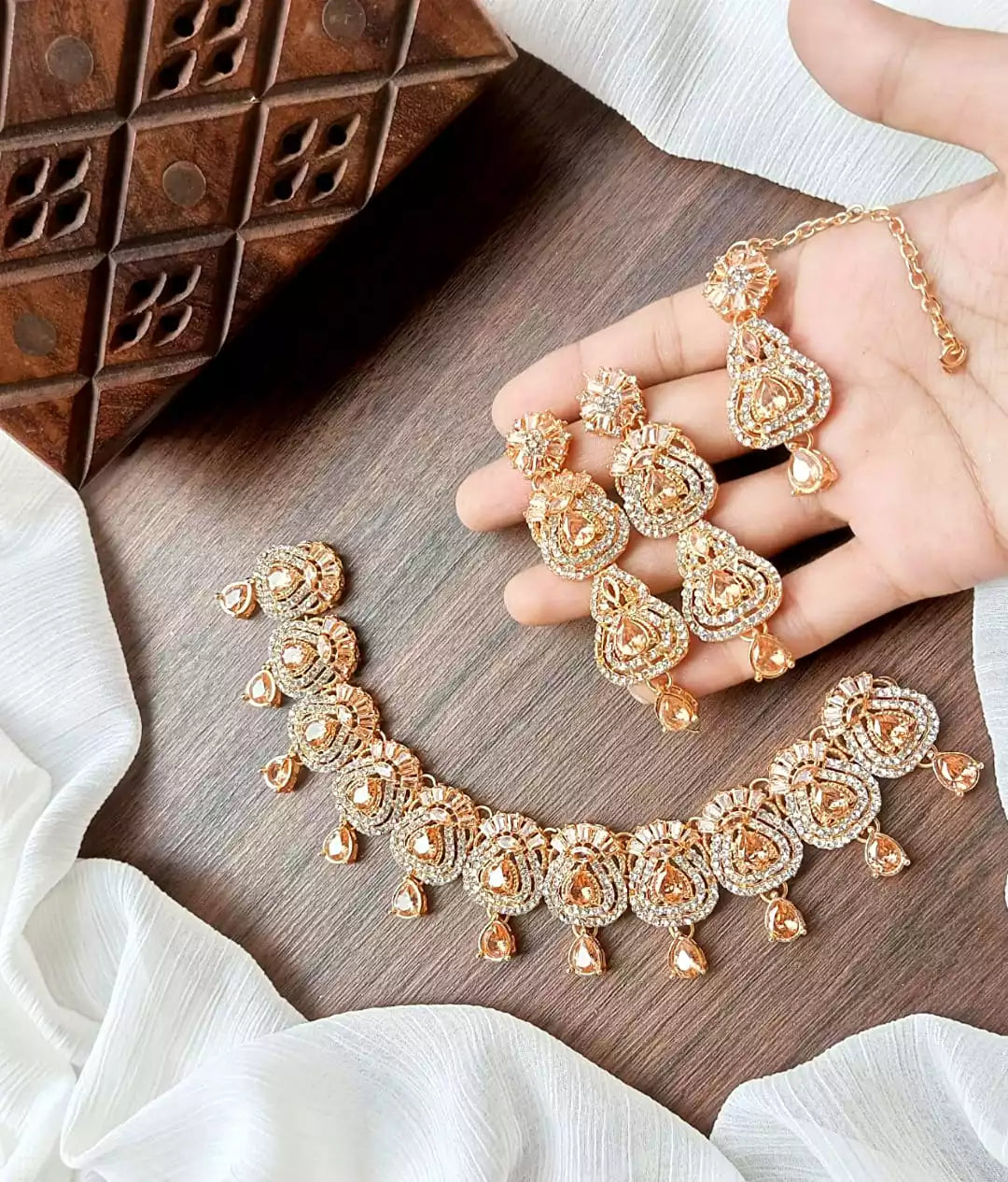 Zircon necklace set with long earrings