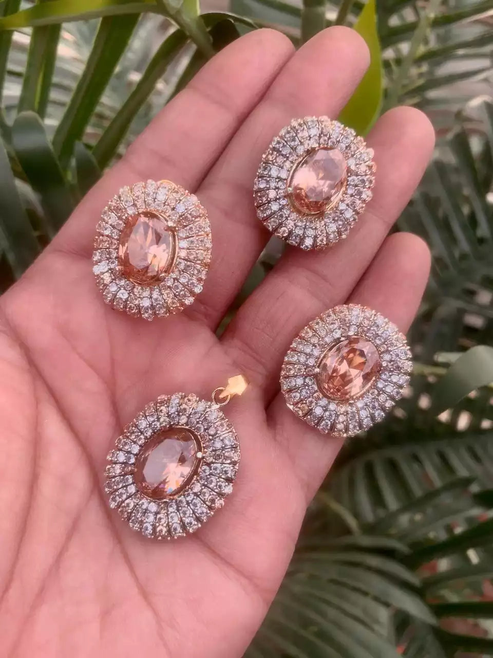 Zircon pendant set with ring