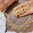 Zircon necklace set with teeka