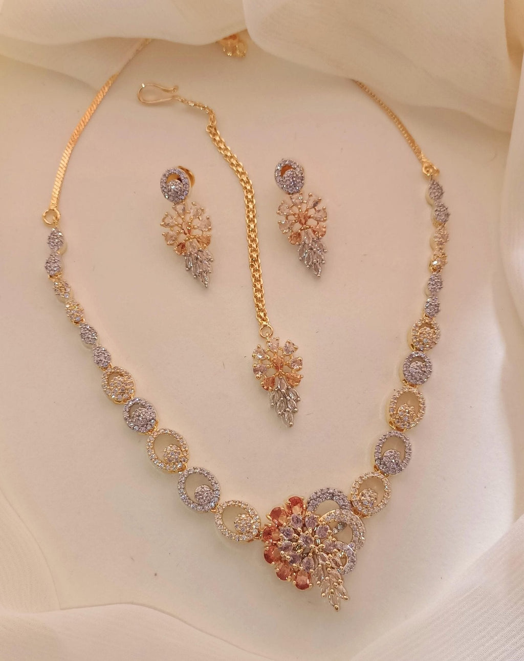 Indian necklace set with teeka