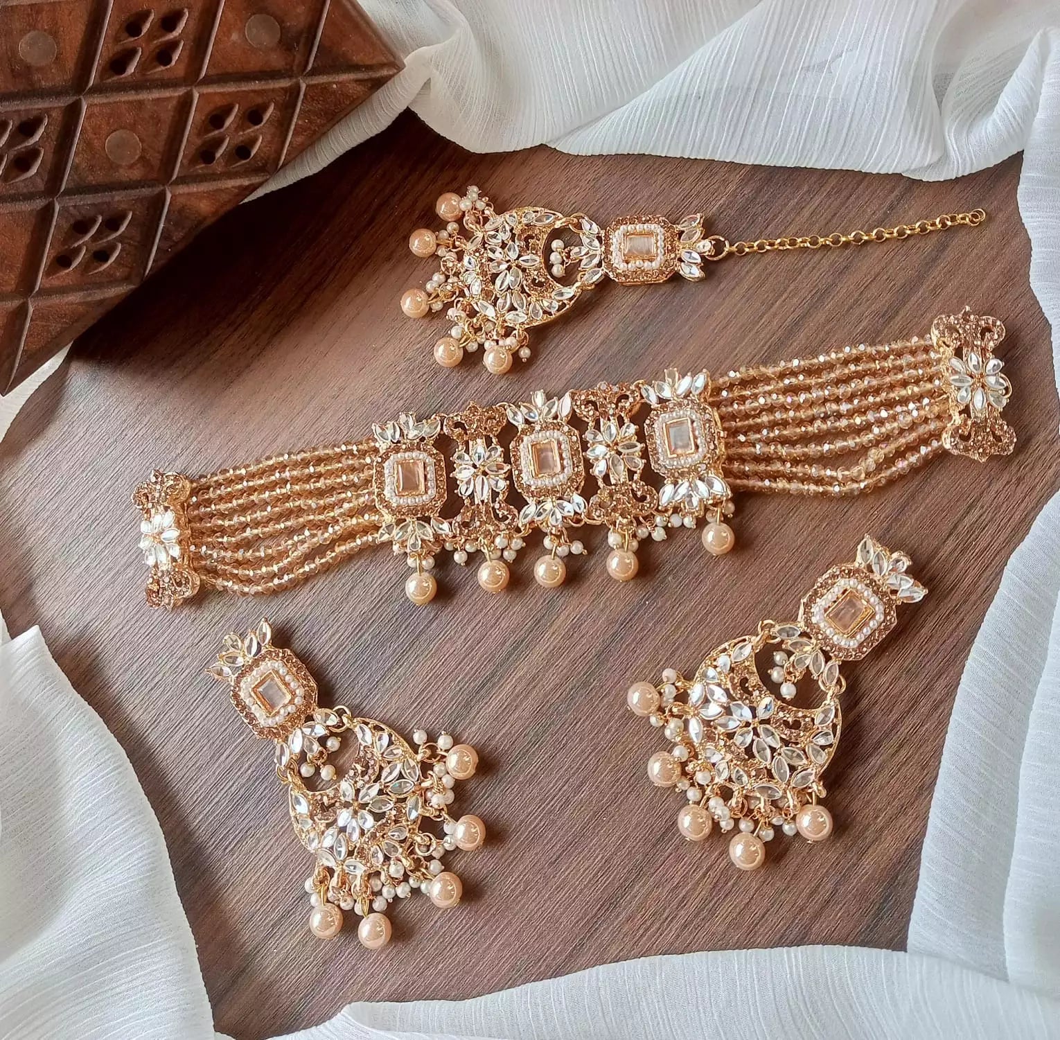 Kundan choker set with teeka
