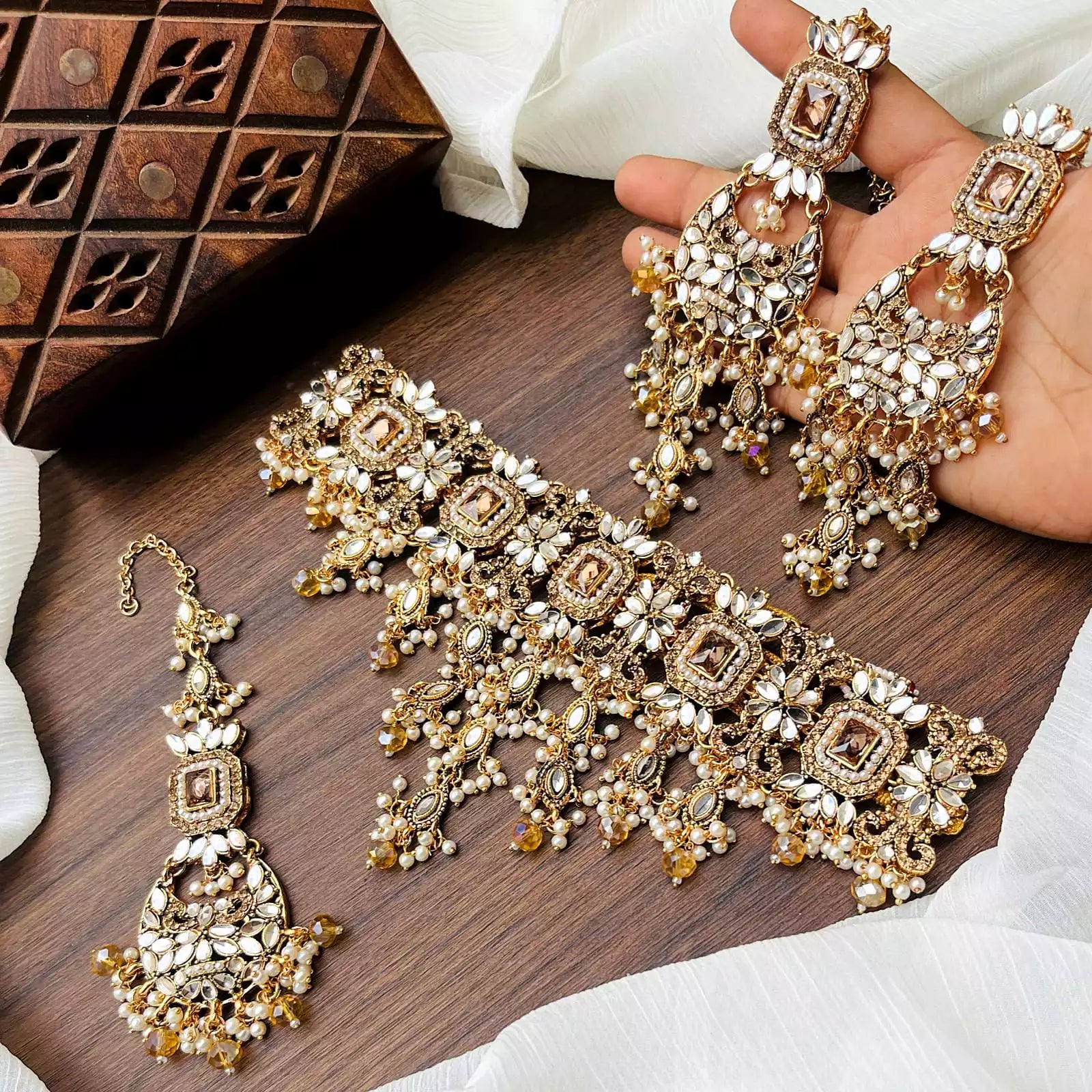 Kundan full neck bridal set Secondary image