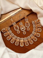 Zircon necklace set with teeka