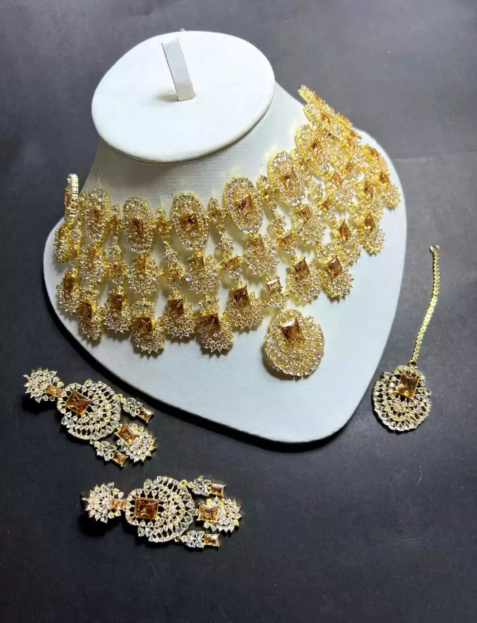 Kiara Advani bridal set with teeka