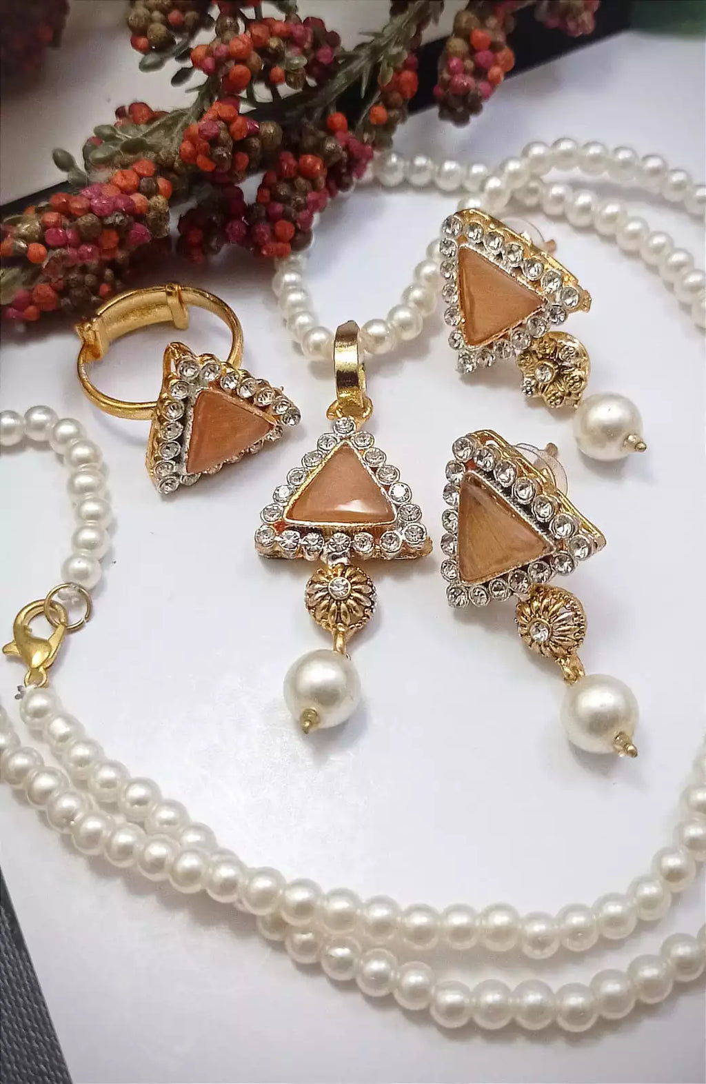 Egyptian locket set with maala