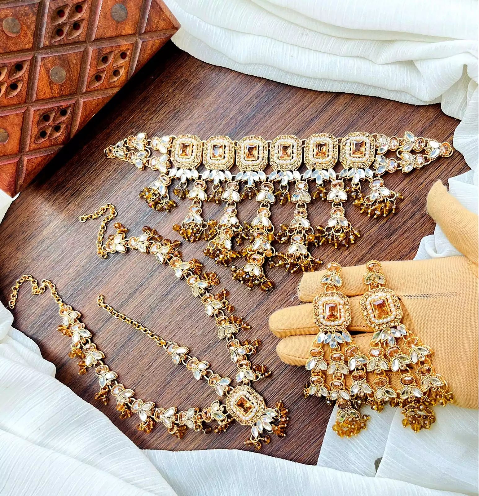 Kundan set with matha patti Secondary image