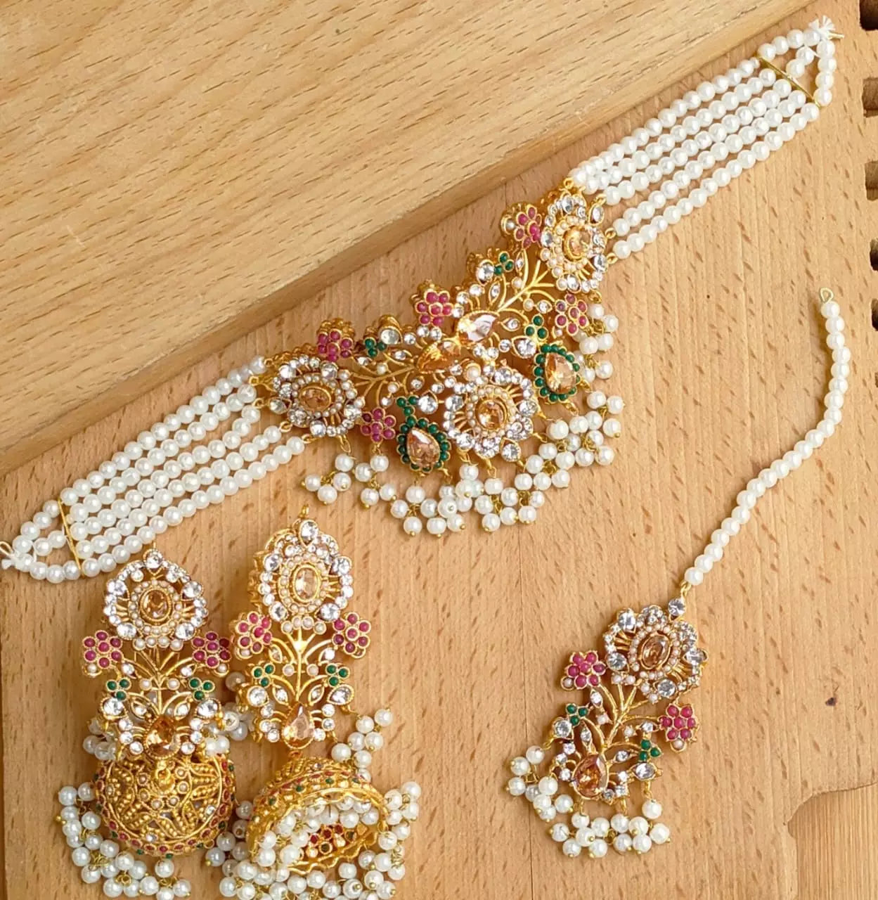 Noratan choker set with teeka