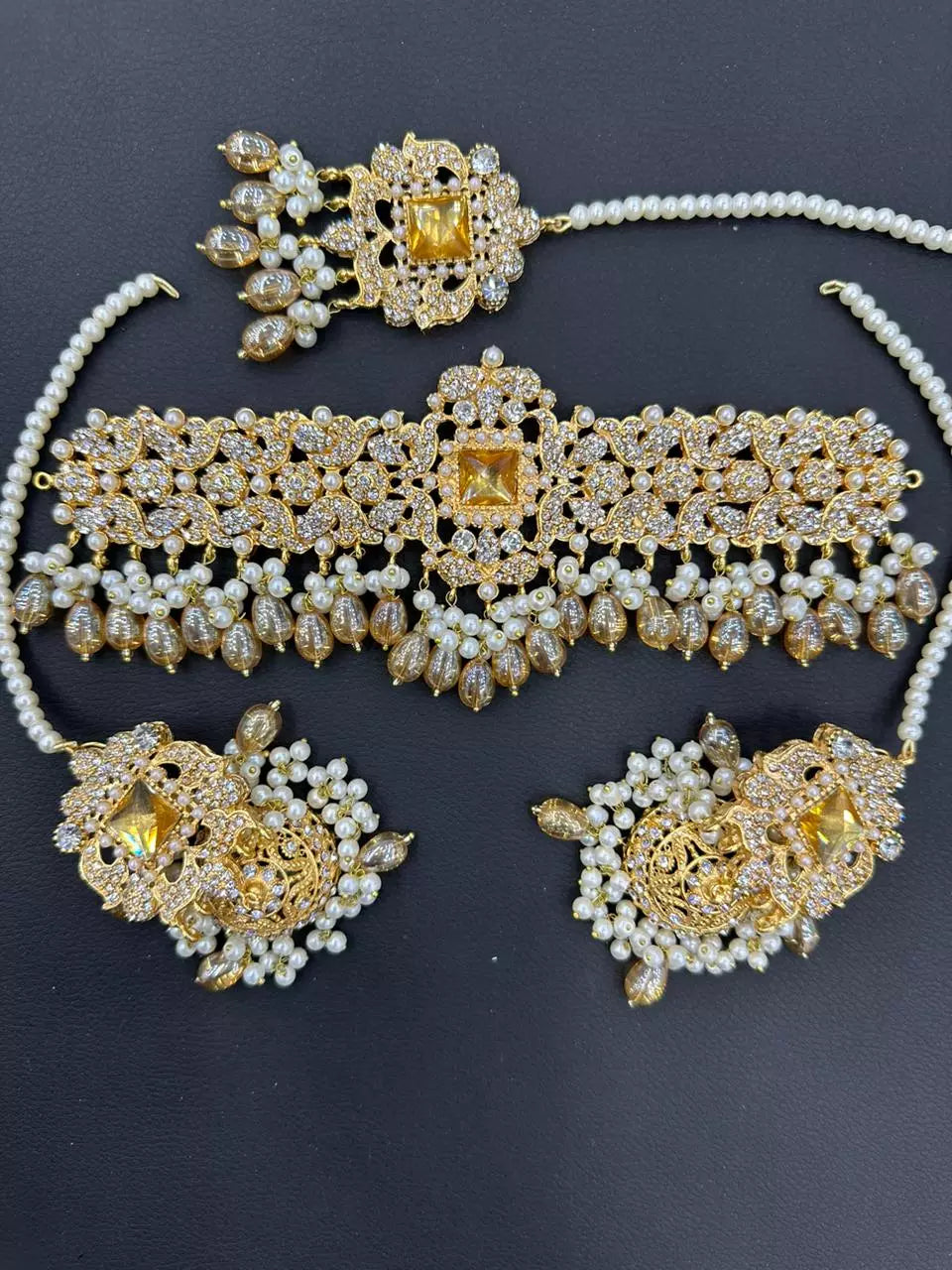 Zircon choker set with teeka