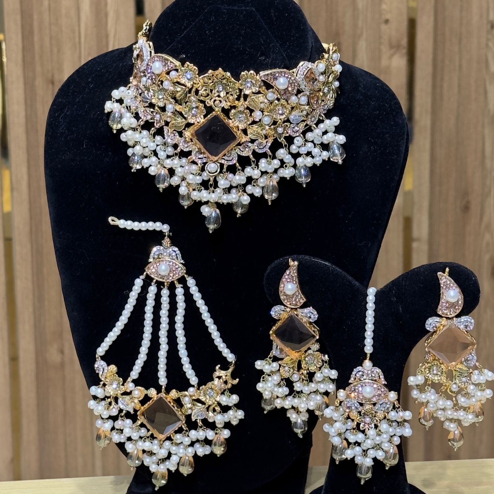 Handmade collar set with jhumar Secondary image