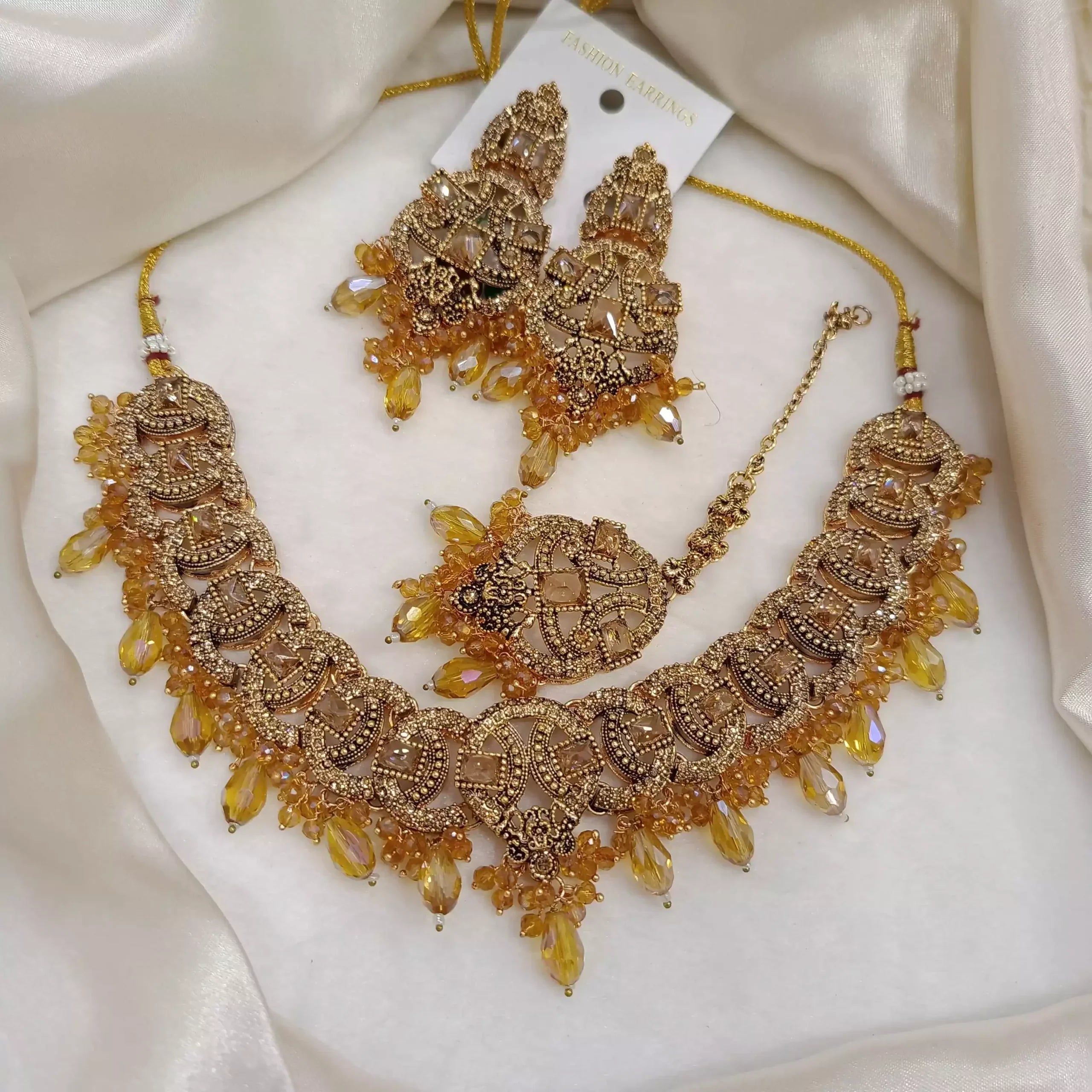 Zircon necklace set with teeka