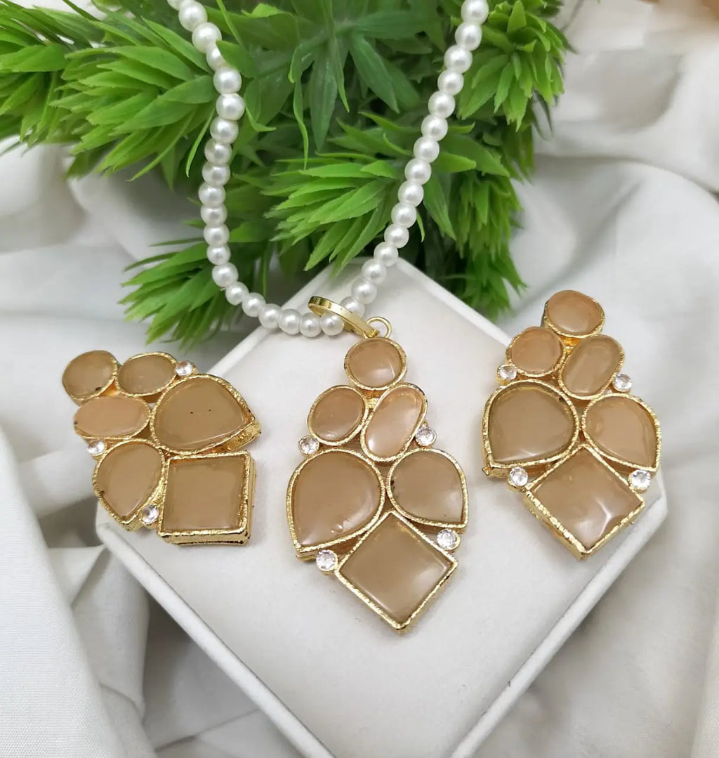 Egyptian pendant set