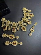 Zircon necklace set with teeka