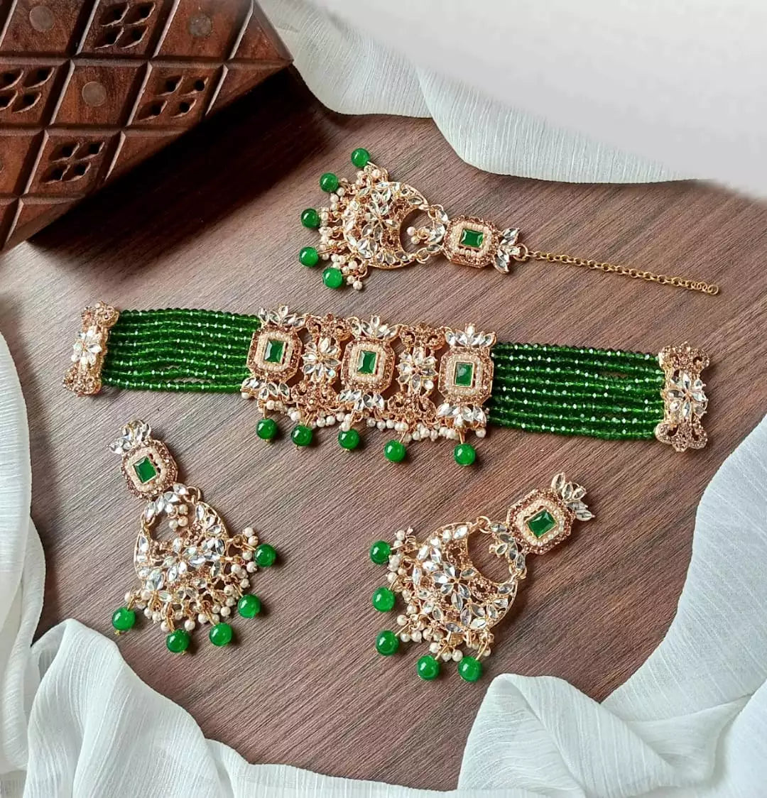 Kundan choker set with teeka